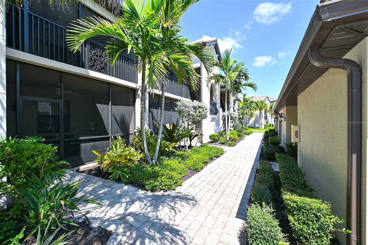 5567 Palmer Cir #104 - Photo 3 of 50