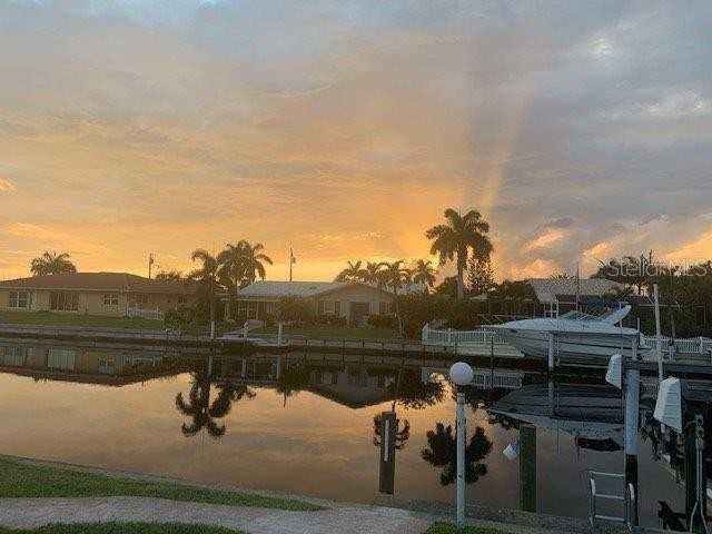 423 Matares Dr - Photo 2 of 24