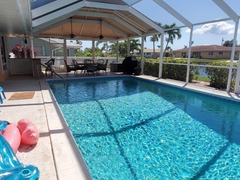 423 Matares Dr - Photo 4 of 24