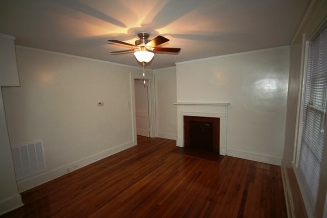 1304 Clarendon - Photo 2 of 10