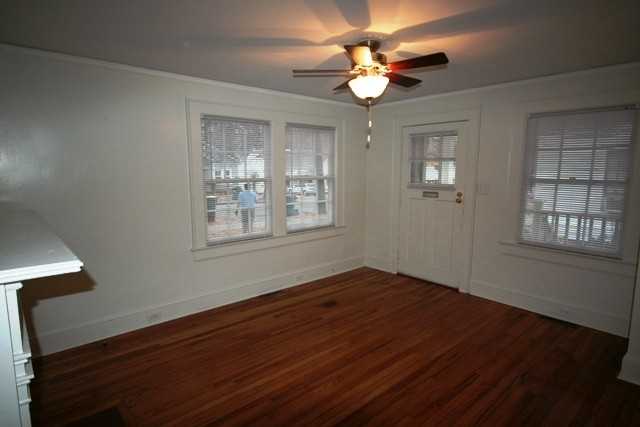 1304 Clarendon - Photo 3 of 10