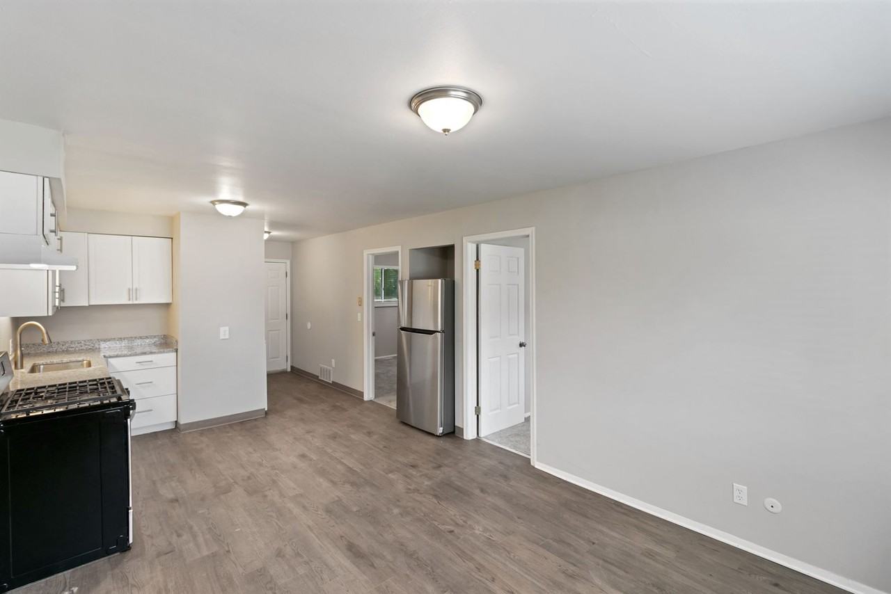 Pine Run Apts, LLC - Photo 4 of 19