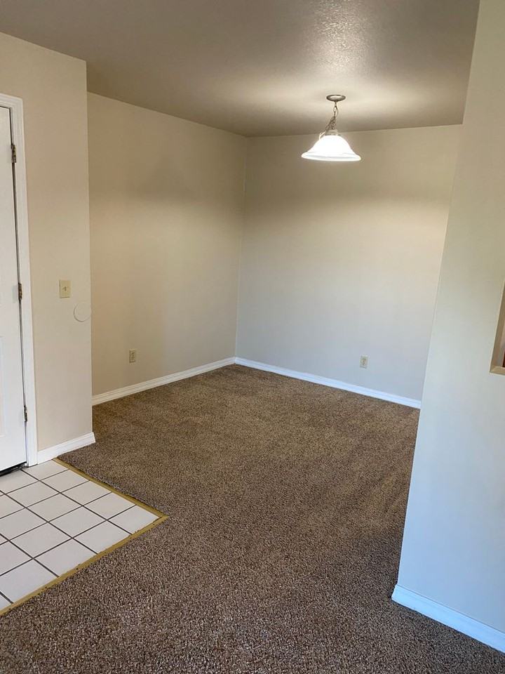 2400 Mcfarland Dr - Photo 2 of 6