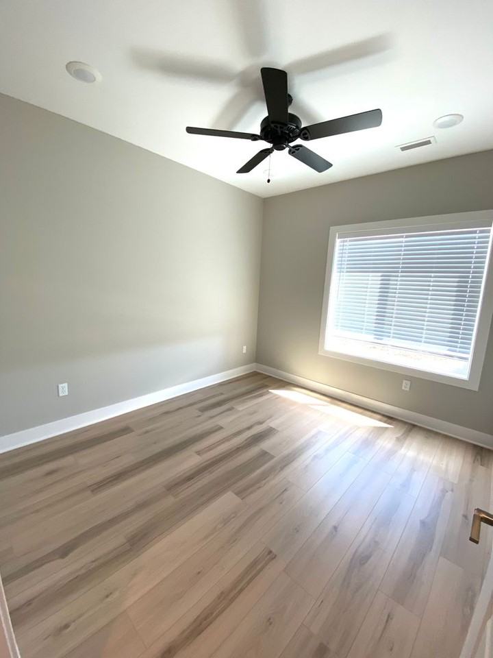 The Flats at Westbury - Photo 3 of 8