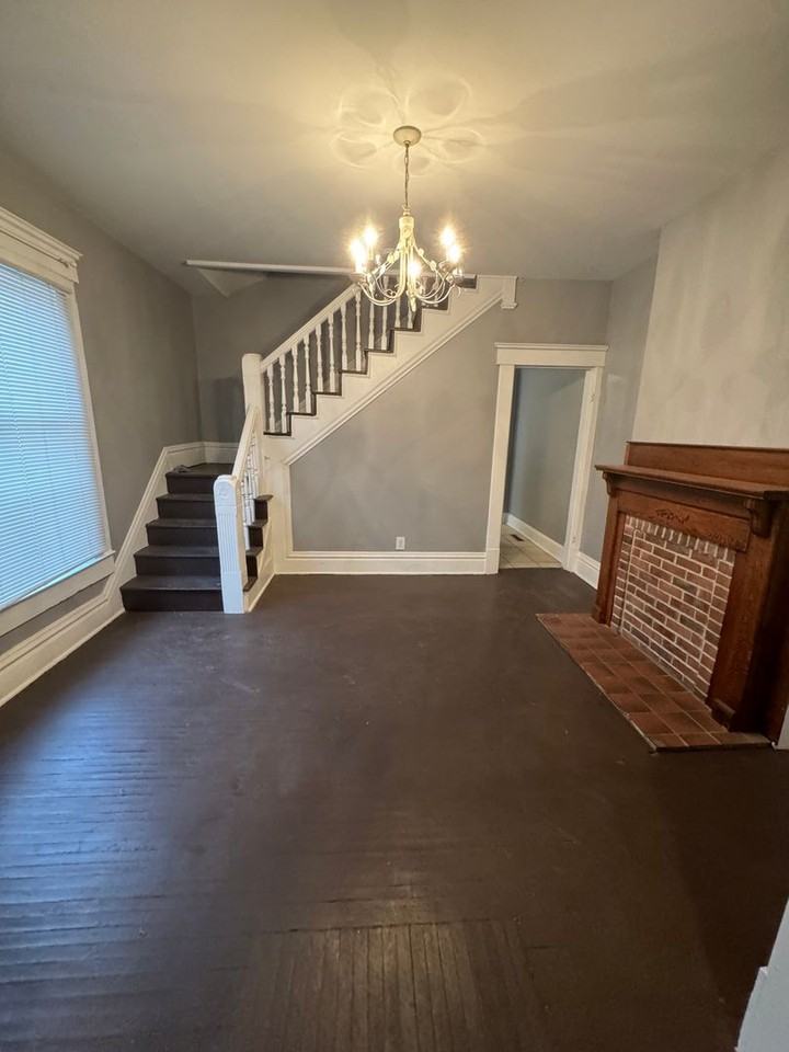 449 Reinhard Ave - Photo 3 of 14