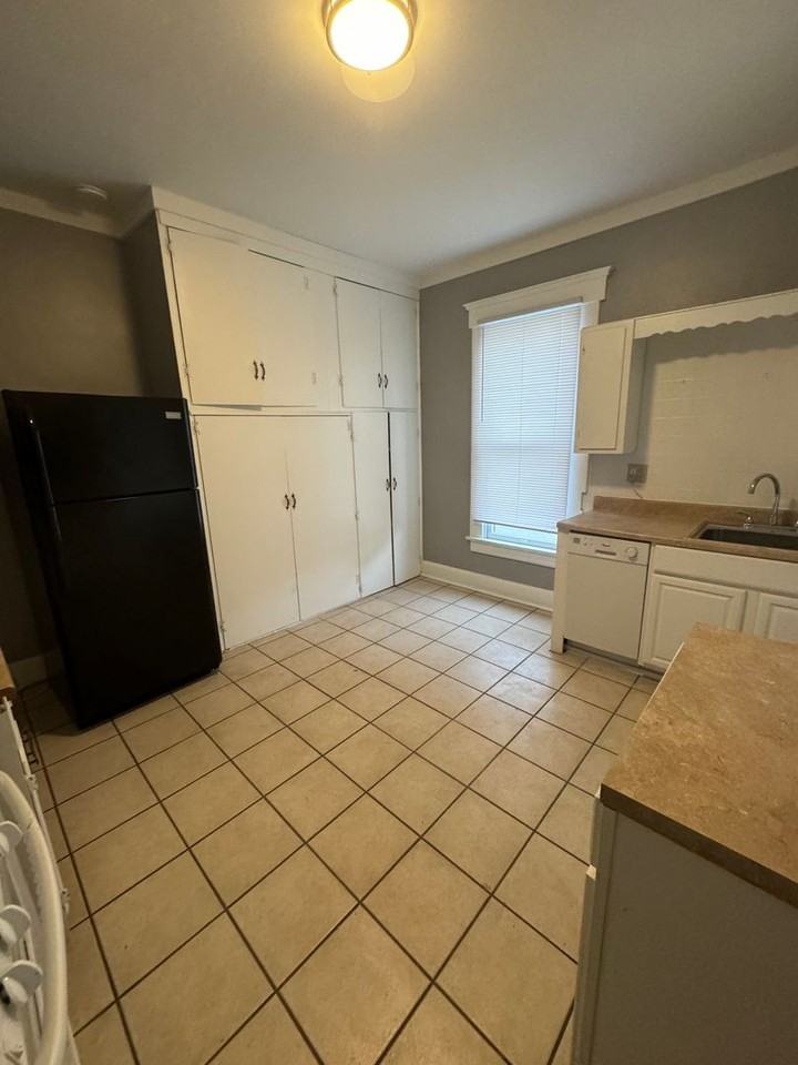 449 Reinhard Ave - Photo 7 of 14