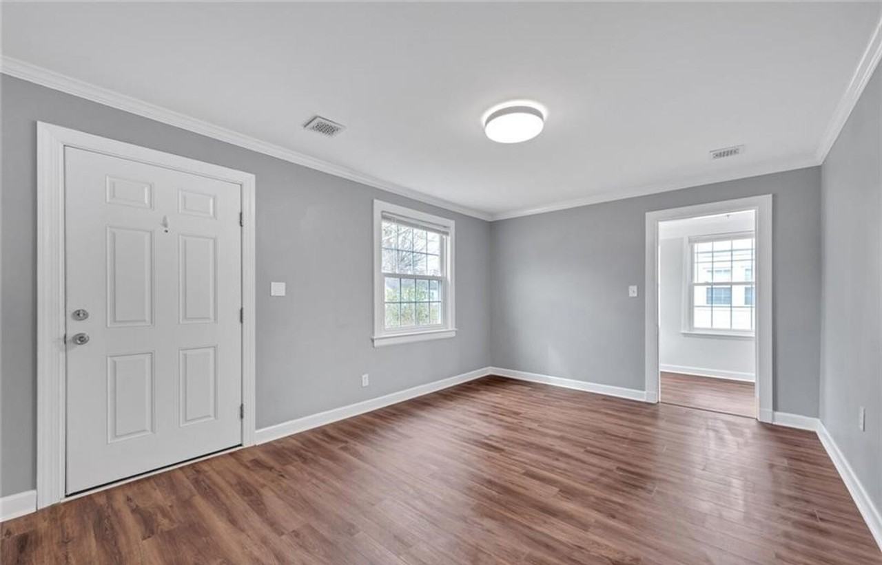 4 Howard Ct - Photo 3 of 26