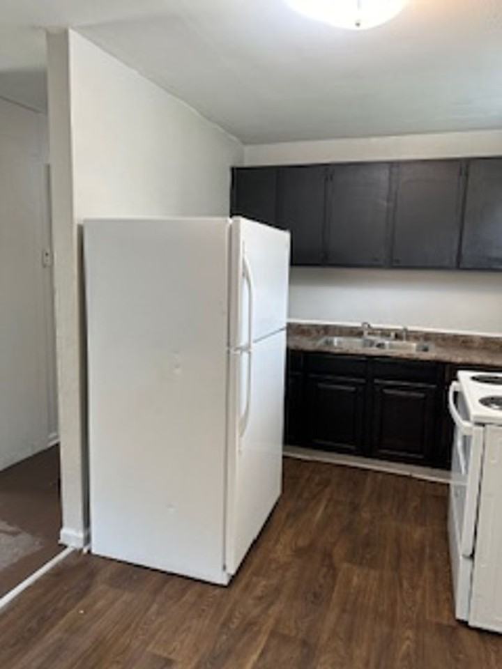 691 Saxon Ave - Photo 2 of 13