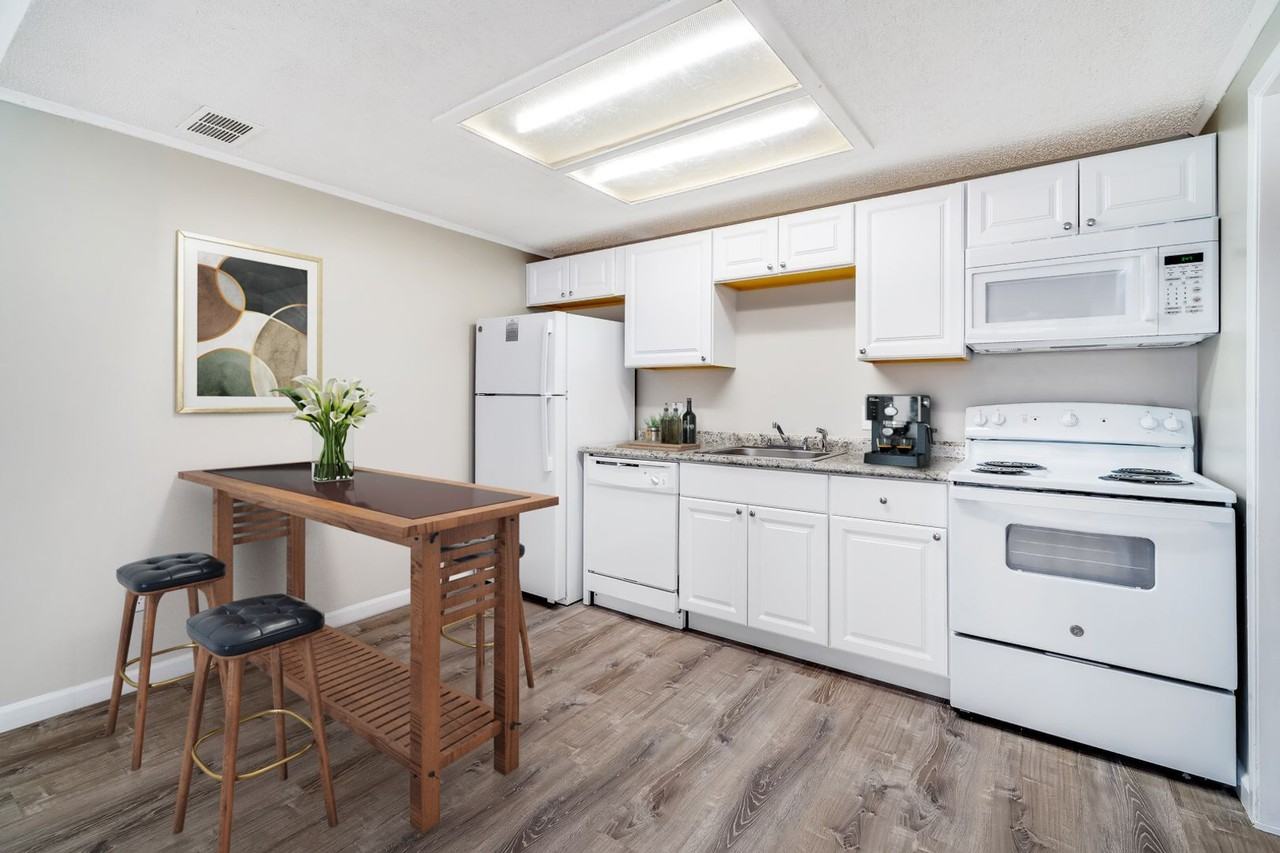 Meadowood Apartments - Photo 4 of 18