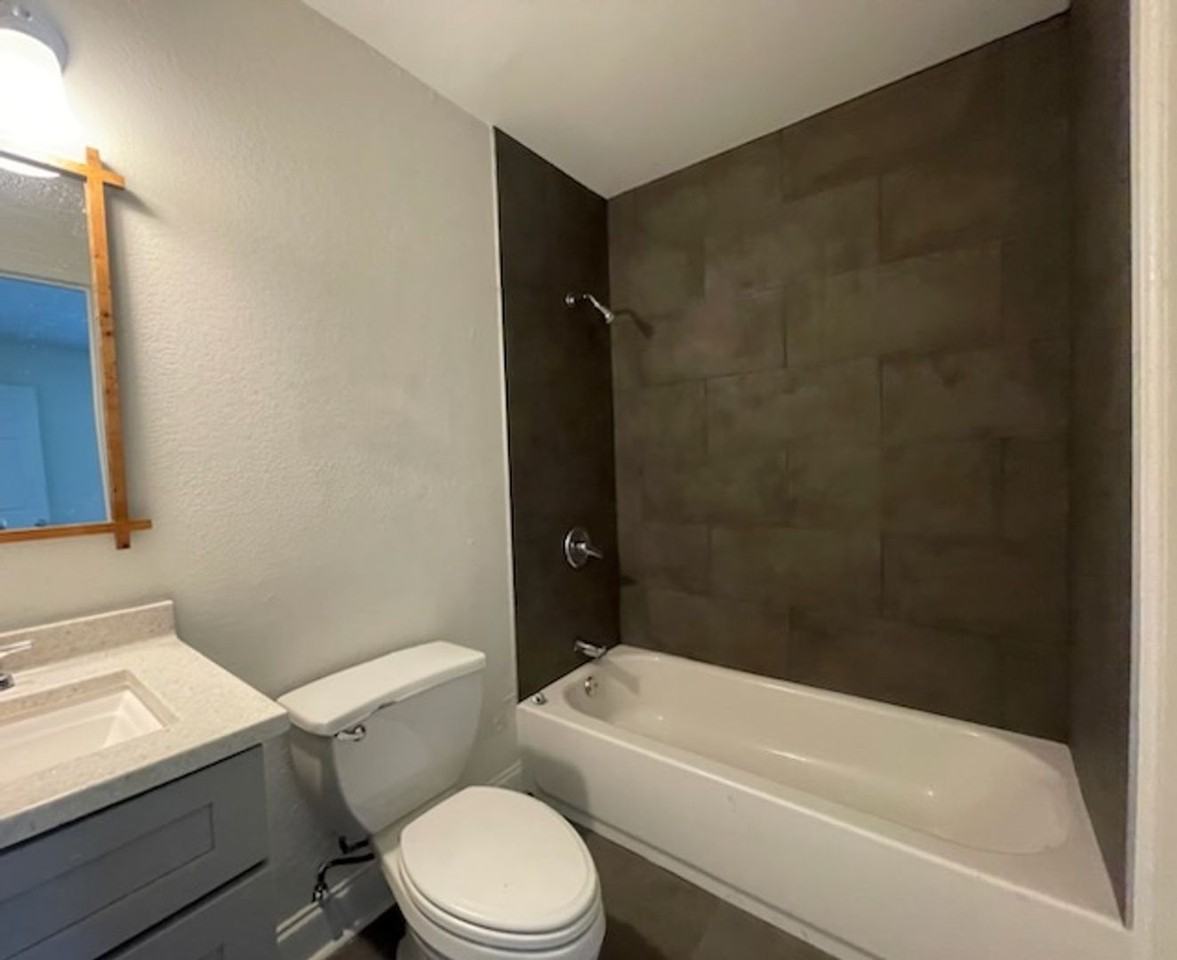 1300 1/2 Oklahoma St - Photo 5 of 6