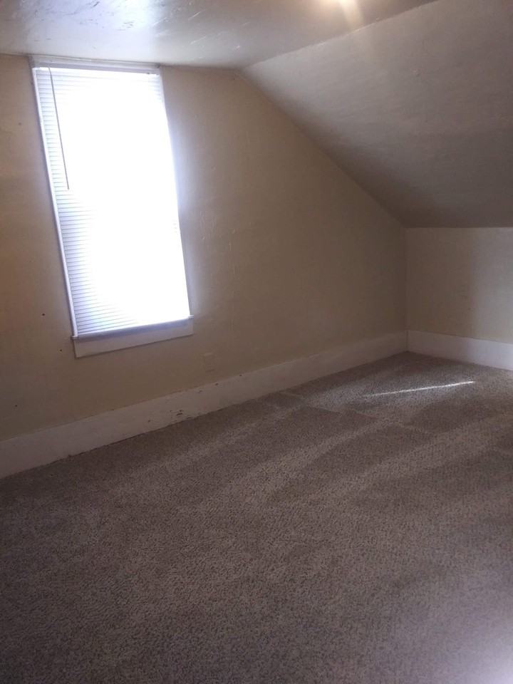 318 W Krehbiel St - Photo 2 of 6