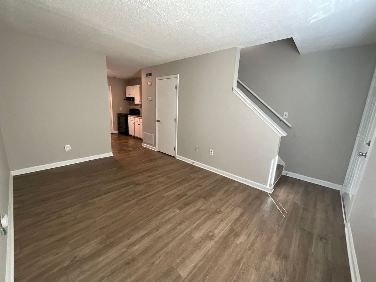 611 Watson St - Photo 3 of 22