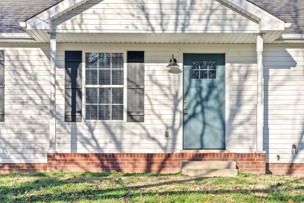 152 Monarch Ln - Photo 2 of 26