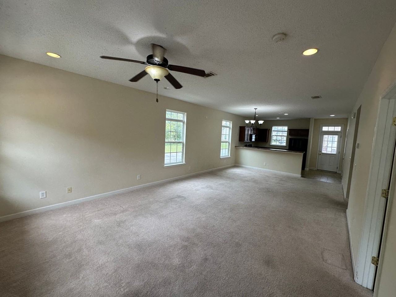 712 Tattnall Dr - Photo 2 of 14