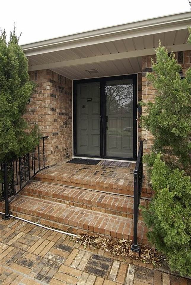 244 N Live Oak Ln - Photo 3 of 31