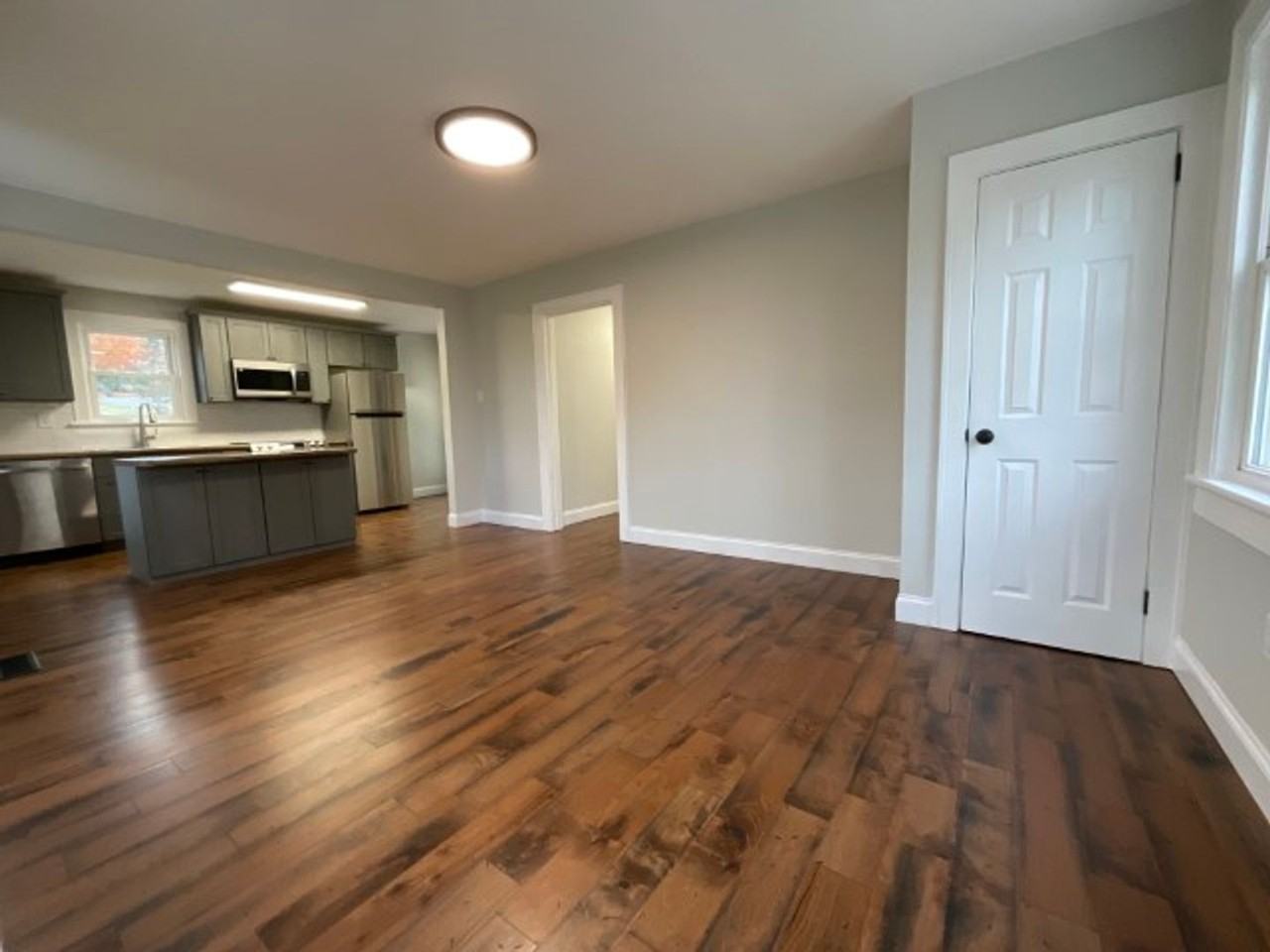 355 Beech St - Photo 3 of 29