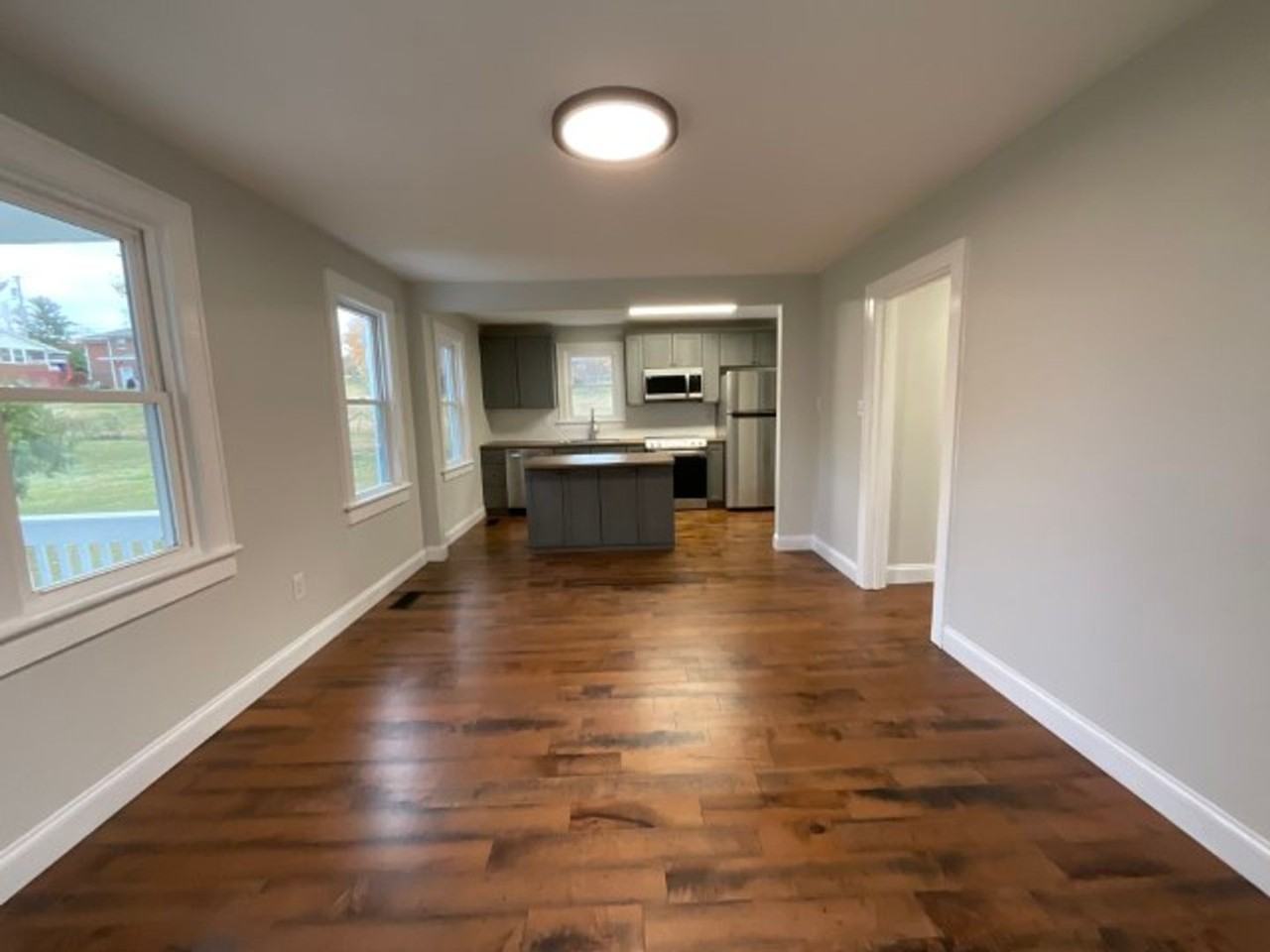 355 Beech St - Photo 4 of 29