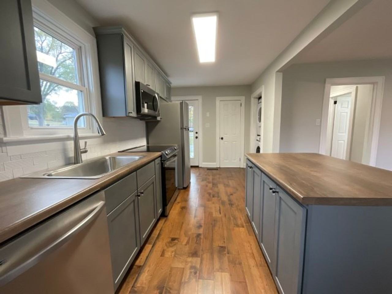 355 Beech St - Photo 7 of 29