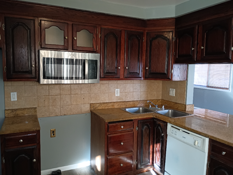 20631 Kenmore Dr - Photo 3 of 5