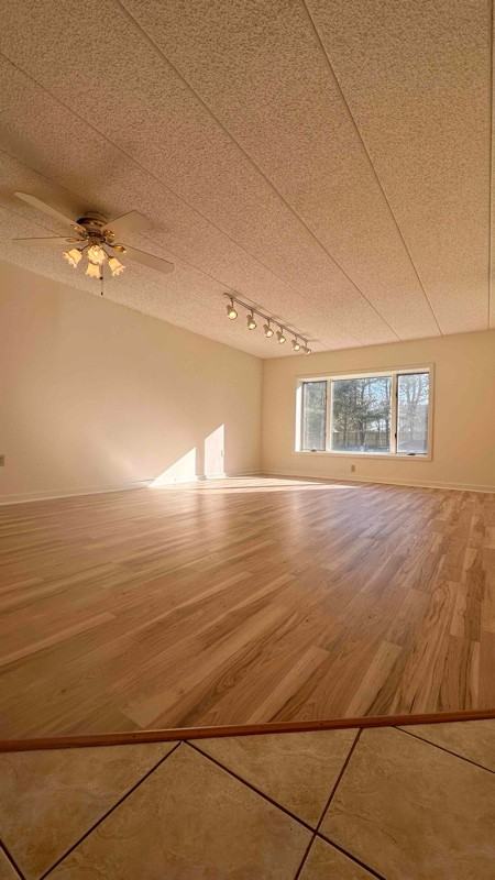 1102 Dolphin Ave - Photo 3 of 16