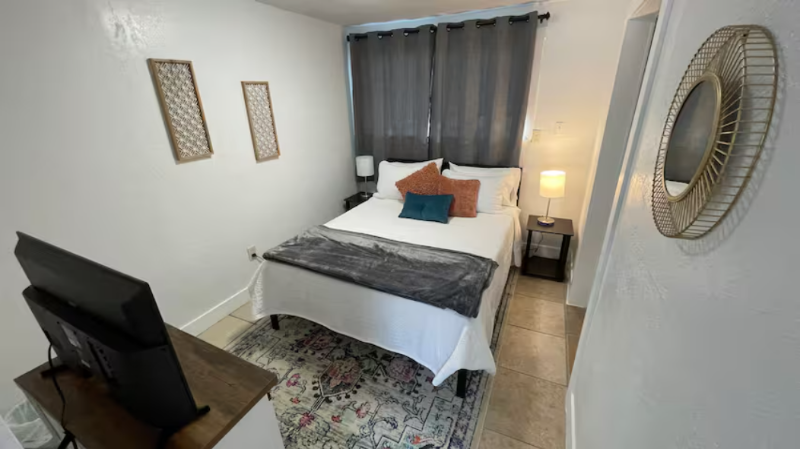 642 N Starcrest Dr ##W - Photo 3 of 46