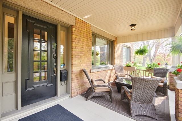 552 Queen Elizabeth Driveway - Photo 2 of 13