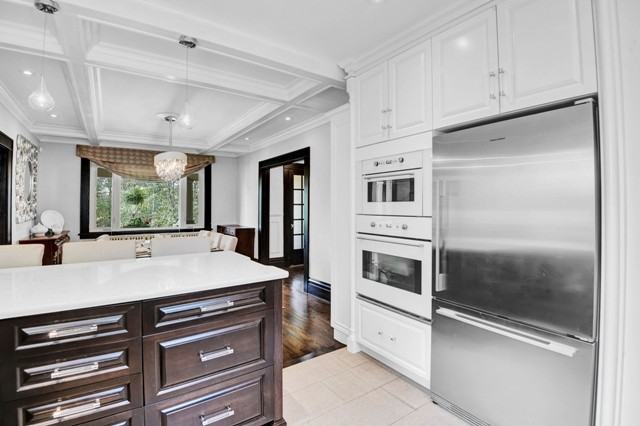552 Queen Elizabeth Driveway - Photo 7 of 13