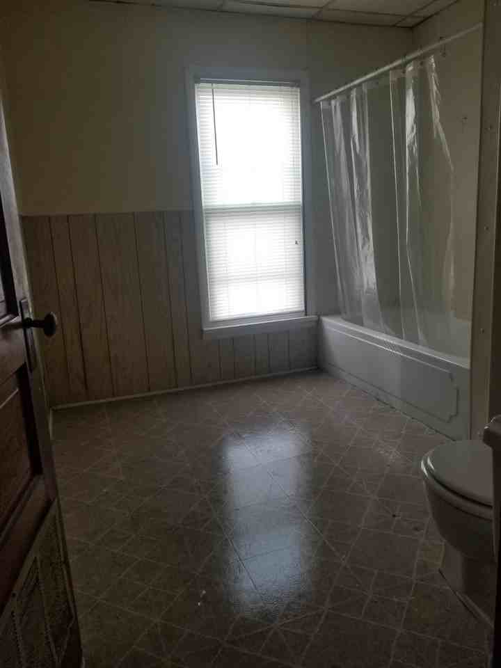 226 1/2 Leland Ave #1-2 - Photo 3 of 5
