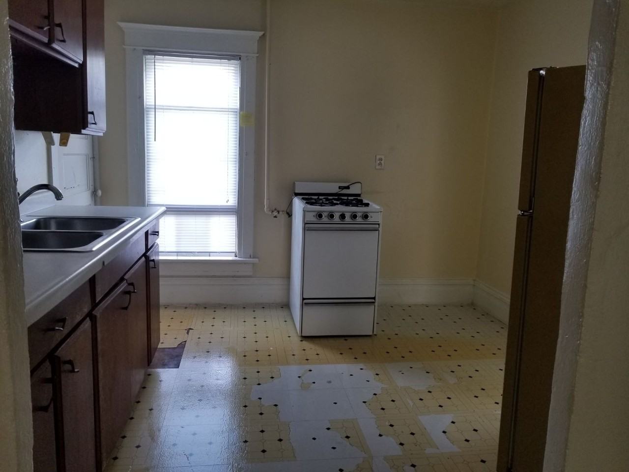 226 1/2 Leland Ave #1-2 - Photo 4 of 5