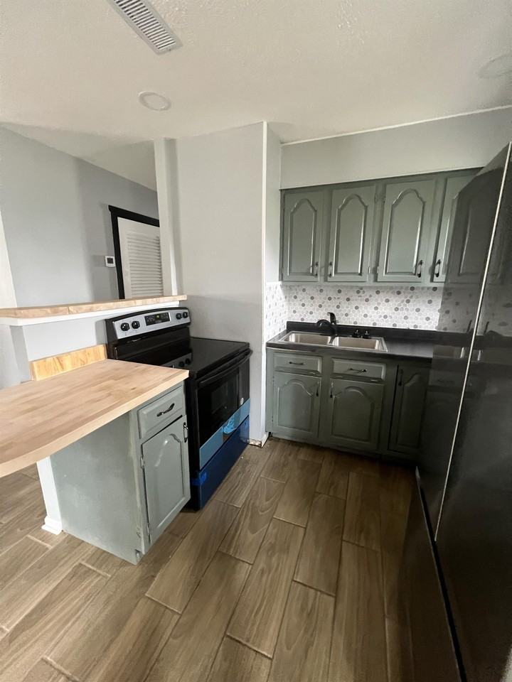 2826 N Locke St #1 - Photo 4 of 12