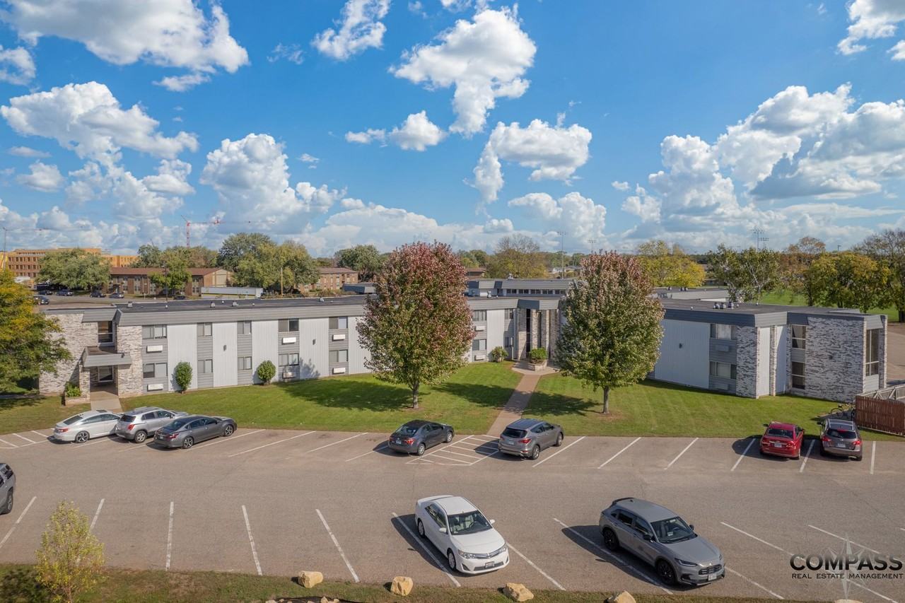 1025 W MacArthur Apartments 1025 W Macarthur Ave, Eau Claire, WI