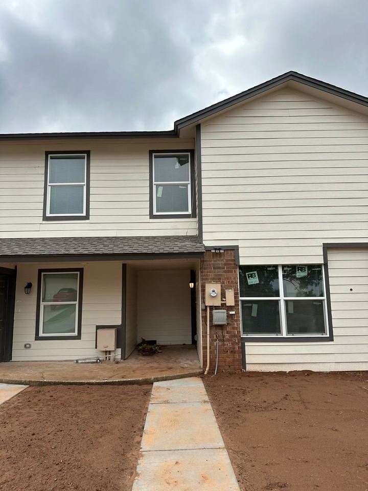 11512 N Oklahoma Ave - Photo 2 of 17