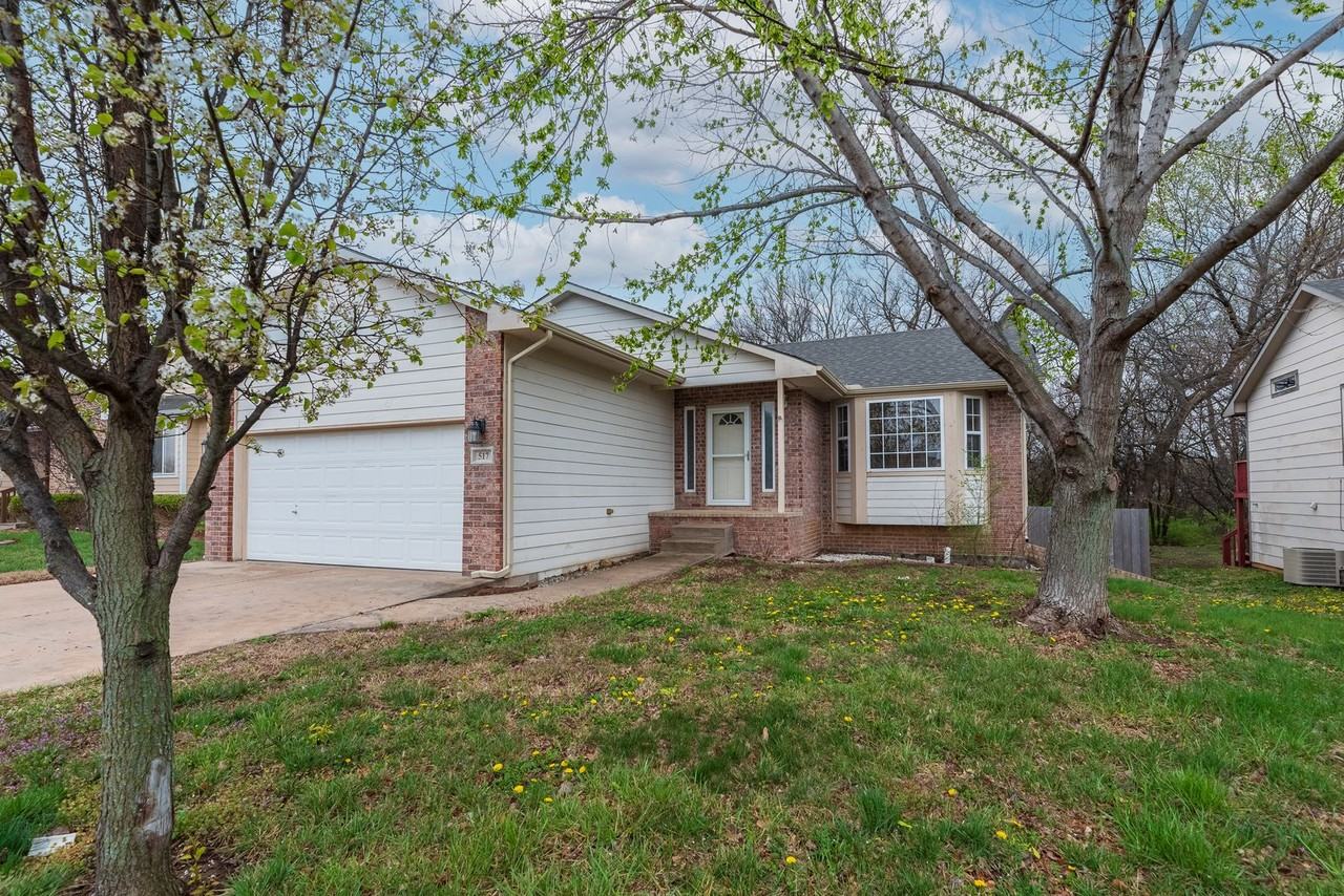 517 E Minneha Ave - Photo 2 of 35