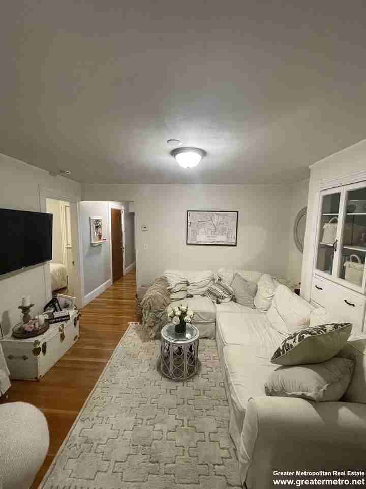 764 E 8th St #3 - Photo 3 of 8