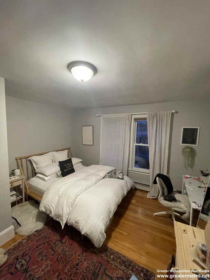 764 E 8th St #3 - Photo 4 of 8