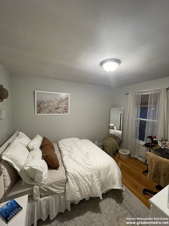 764 E 8th St #3 - Photo 5 of 8