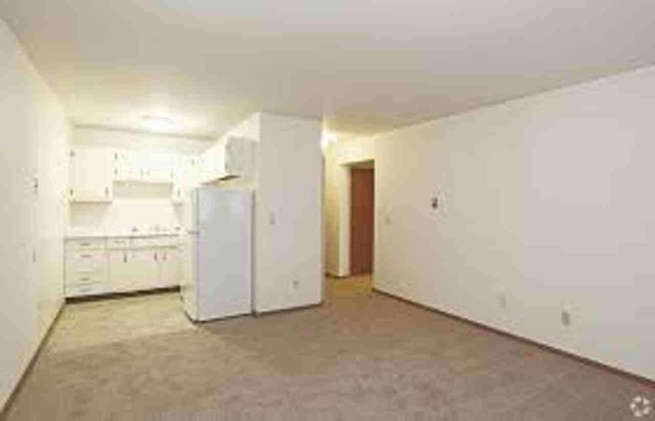 621 5th Ave SE - Photo 4 of 10