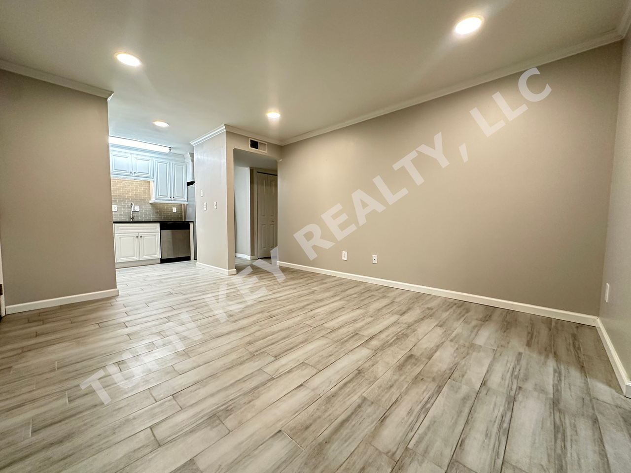 417 Skyview Drive - Photo 2 of 9