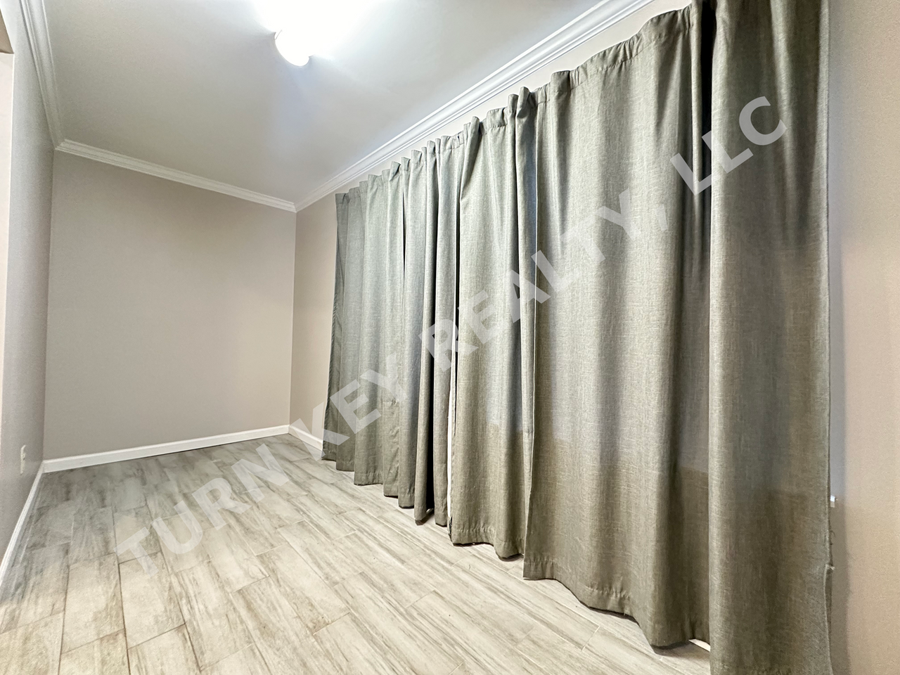 417 Skyview Drive - Photo 3 of 9