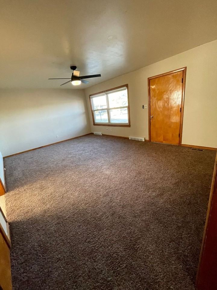 1050-1052 Warner - Photo 3 of 11