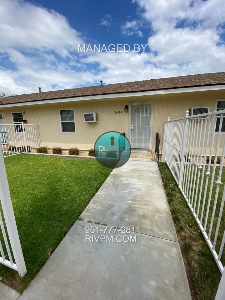 24144 Atwood Ave - Photo 2 of 9