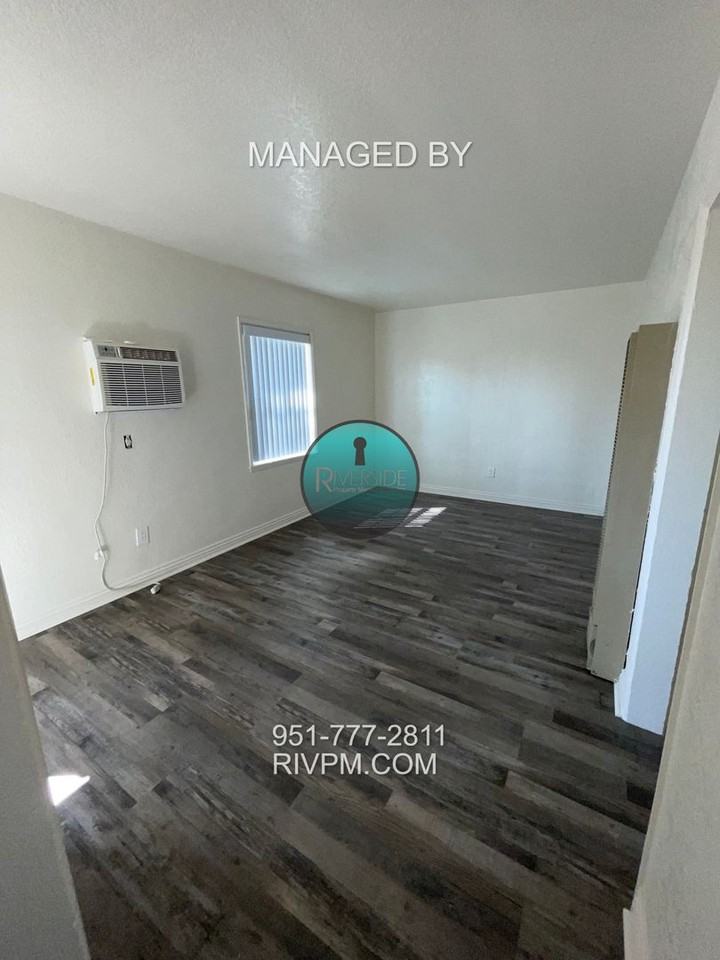 24144 Atwood Ave - Photo 3 of 9