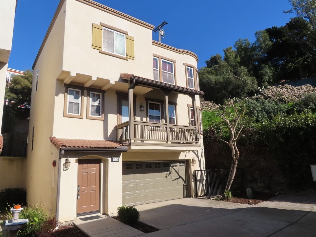 3125 Harbor Ridge Ln