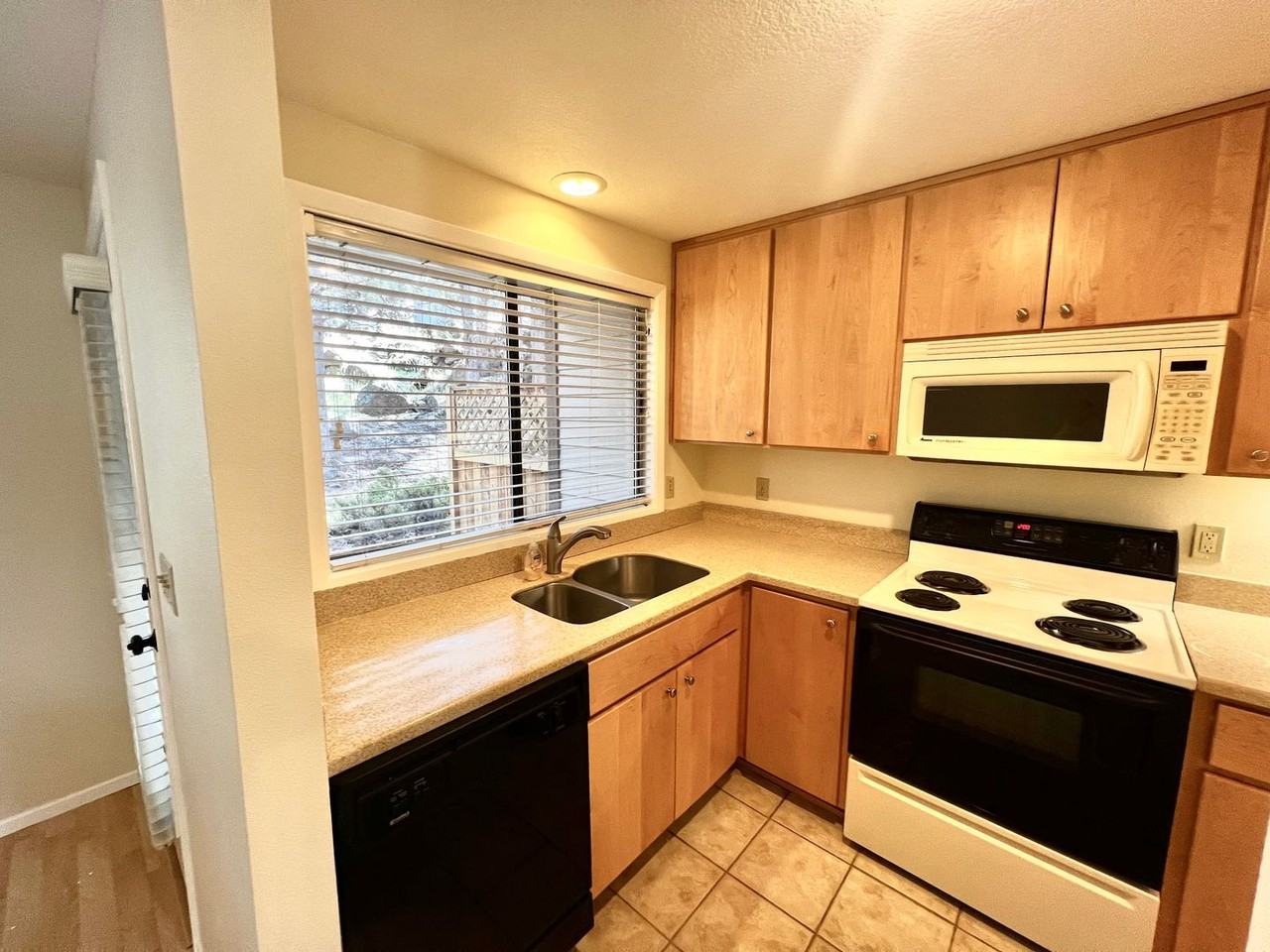2112 Nw Harriman St - Photo 4 of 15