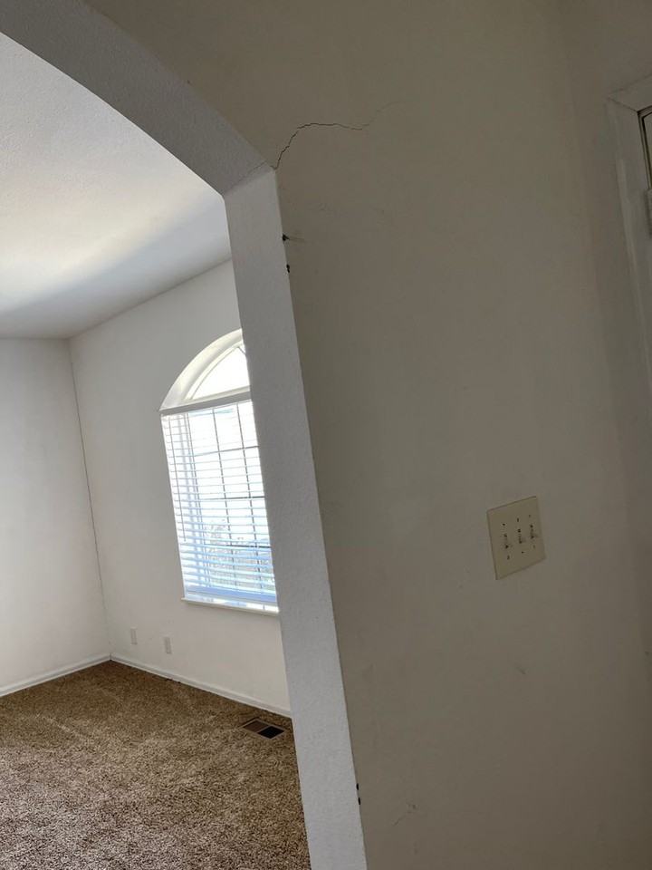 1118 Macon Ave - Photo 3 of 20
