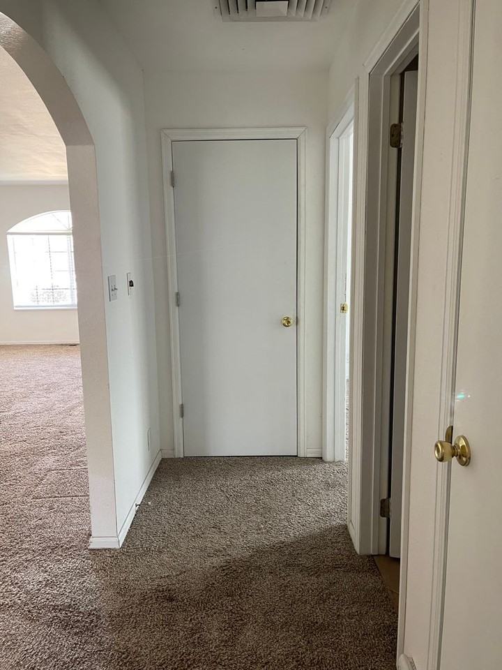 1118 Macon Ave - Photo 4 of 20