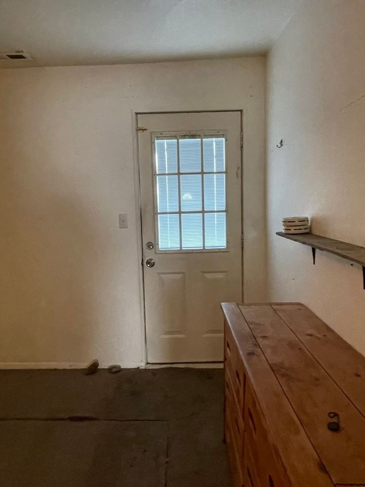 434 - 502 W Main St - Photo 2 of 26