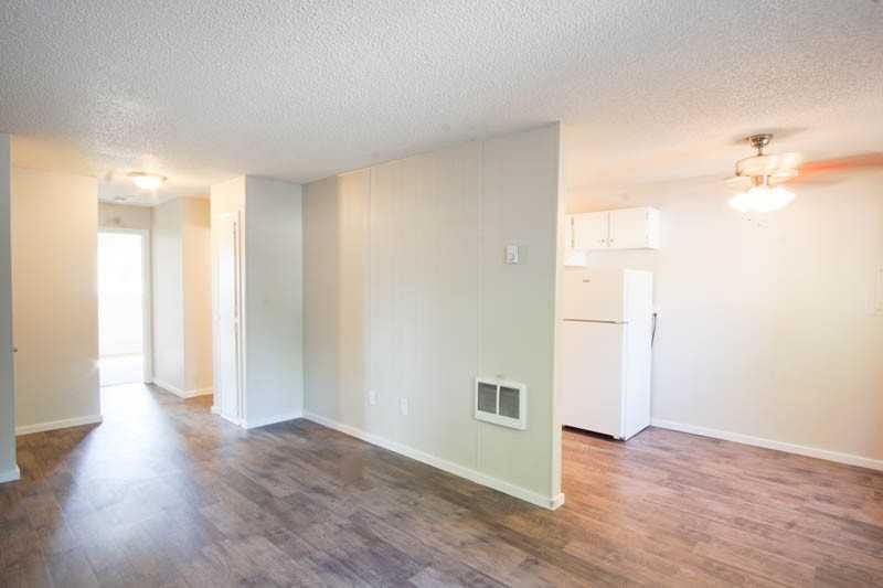 1513 Se Stark St - Photo 3 of 10