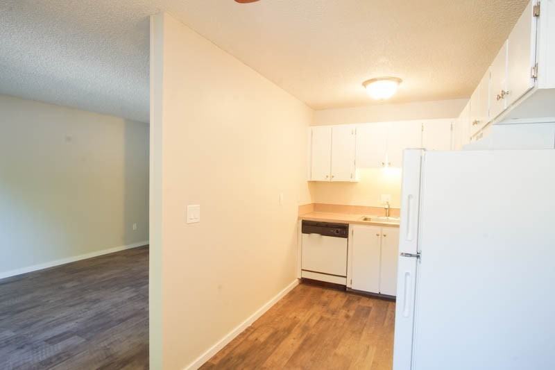1513 Se Stark St - Photo 4 of 10