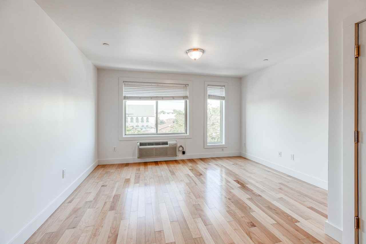 4122 Haverford Avenue - Photo 2 of 22